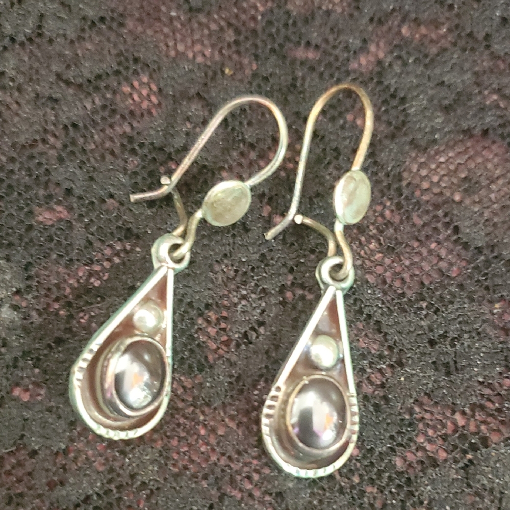 Elegant Sterling Silver Teardrop Hemitite Earrings DY16
